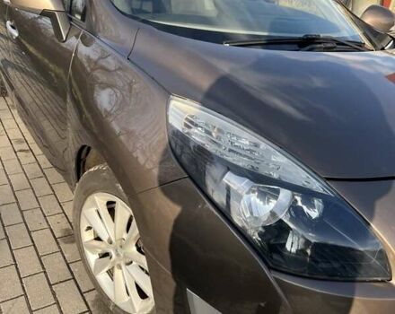 Коричневый Рено Гранд Сценик, объемом двигателя 2 л и пробегом 321 тыс. км за 8250 $, фото 1 на Automoto.ua