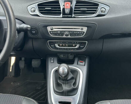 Коричневий Рено Гранд Сценік, об'ємом двигуна 1.46 л та пробігом 252 тис. км за 7500 $, фото 5 на Automoto.ua