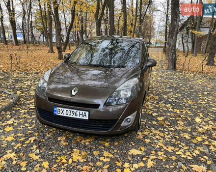 Рено Гранд Сценик 2011 в Черновцах на Automoto.ua Коричневый Рено Гранд Сценик, объемом двигателя 1.5 л и пробегом 325 тыс. км за 6700 $, фото 1 на Automoto.ua