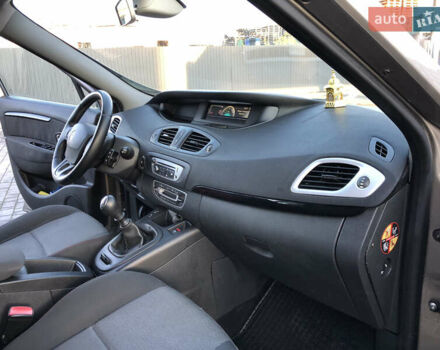 Коричневий Рено Гранд Сценік, об'ємом двигуна 1.5 л та пробігом 237 тис. км за 8399 $, фото 32 на Automoto.ua