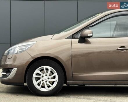 Коричневый Рено Гранд Сценик, объемом двигателя 1.6 л и пробегом 246 тыс. км за 9900 $, фото 4 на Automoto.ua