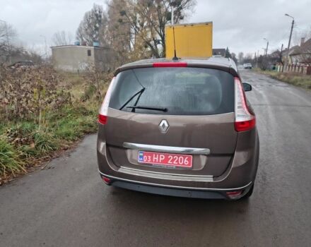 Коричневий Рено Гранд Сценік, об'ємом двигуна 2 л та пробігом 202 тис. км за 8250 $, фото 2 на Automoto.ua