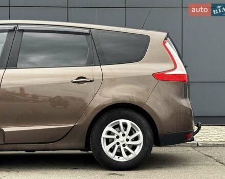 Коричневый Рено Гранд Сценик, объемом двигателя 1.6 л и пробегом 246 тыс. км за 9900 $, фото 5 на Automoto.ua