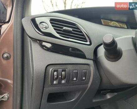 Коричневий Рено Гранд Сценік, об'ємом двигуна 1.6 л та пробігом 152 тис. км за 10800 $, фото 36 на Automoto.ua