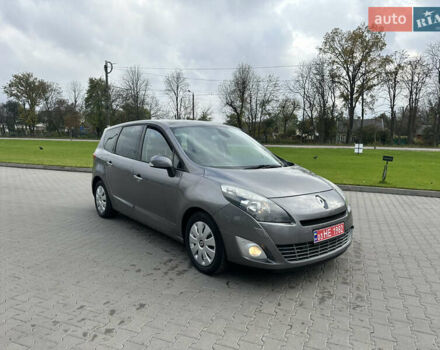 Рено Гранд Сценик 2009 в Житомире на Automoto.ua Коричневый Рено Гранд Сценик, объемом двигателя 1.9 л и пробегом 226 тыс. км за 7950 $, фото 1 на Automoto.ua