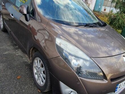 Коричневий Рено Гранд Сценік, об'ємом двигуна 0 л та пробігом 303 тис. км за 5200 $, фото 1 на Automoto.ua