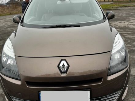 Коричневый Рено Гранд Сценик, объемом двигателя 2 л и пробегом 301 тыс. км за 6900 $, фото 1 на Automoto.ua