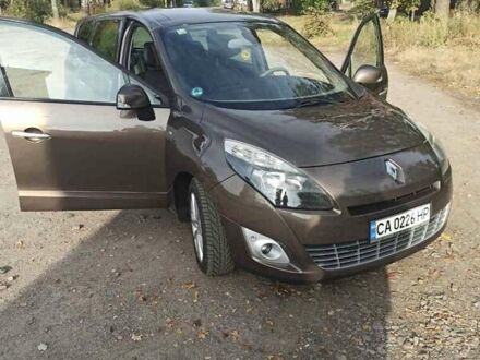 Коричневый Рено Гранд Сценик, объемом двигателя 1.4 л и пробегом 220 тыс. км за 7600 $, фото 1 на Automoto.ua