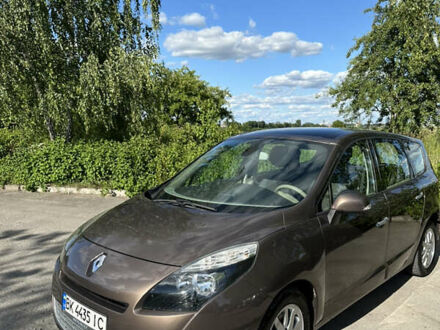 Рено Гранд Сценик 2009 в Ровно на Automoto.ua Коричневый Рено Гранд Сценик, объемом двигателя 1.5 л и пробегом 237 тыс. км за 8300 $, фото 1 на Automoto.ua