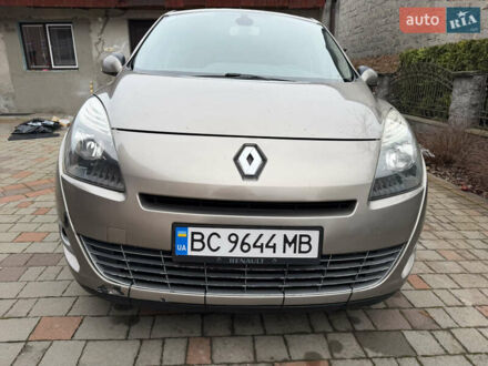 Коричневый Рено Гранд Сценик, объемом двигателя 1.9 л и пробегом 323 тыс. км за 6700 $, фото 1 на Automoto.ua