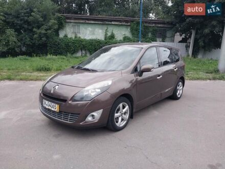 Рено Гранд Сценік 2010 у Житомирі на Automoto.ua Коричневий Рено Гранд Сценік, об'ємом двигуна 1.9 л та пробігом 291 тис. км за 7350 $, фото 1 на Automoto.ua