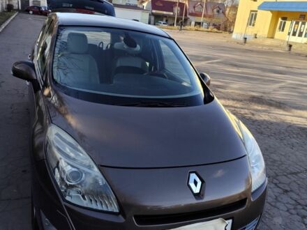Рено Гранд Сценік 2010 у Дніпро (Дніпропетровську) на Automoto.ua Коричневий Рено Гранд Сценік, об'ємом двигуна 1.4 л та пробігом 155 тис. км за 6700 $, фото 1 на Automoto.ua