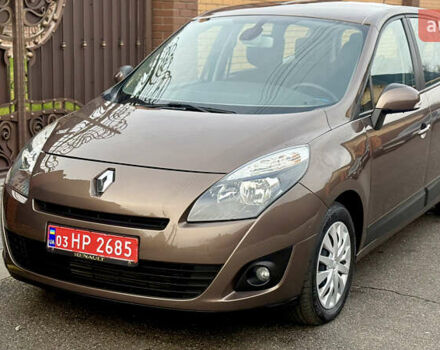 Коричневый Рено Гранд Сценик, объемом двигателя 1.4 л и пробегом 143 тыс. км за 7700 $, фото 1 на Automoto.ua