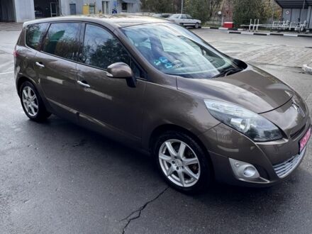 Рено Гранд Сценик 2010 в Ахтырке на Automoto.ua Коричневый Рено Гранд Сценик, объемом двигателя 1.4 л и пробегом 198 тыс. км за 6950 $, фото 1 на Automoto.ua