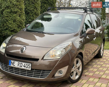 Коричневий Рено Гранд Сценік, об'ємом двигуна 2 л та пробігом 241 тис. км за 8600 $, фото 1 на Automoto.ua