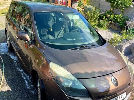 Рено Гранд Сценик 2010 в Хмельнике на Automoto.ua Коричневый Рено Гранд Сценик, объемом двигателя 1.5 л и пробегом 309 тыс. км за 7500 $, фото 1 на Automoto.ua