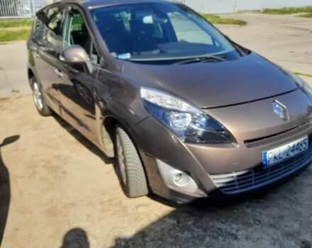 Коричневий Рено Гранд Сценік, об'ємом двигуна 1 л та пробігом 370 тис. км за 3800 $, фото 1 на Automoto.ua