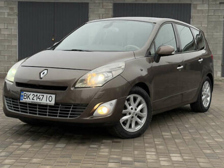 Коричневый Рено Гранд Сценик, объемом двигателя 1.4 л и пробегом 203 тыс. км за 6700 $, фото 1 на Automoto.ua