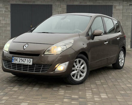 Коричневый Рено Гранд Сценик, объемом двигателя 1.4 л и пробегом 203 тыс. км за 6700 $, фото 1 на Automoto.ua