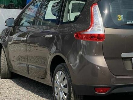 Рено Гранд Сценик 2011 в Кривом Роге на Automoto.ua Коричневый Рено Гранд Сценик, объемом двигателя 1.6 л и пробегом 206 тыс. км за 7900 $, фото 1 на Automoto.ua