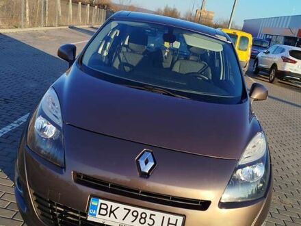 Рено Гранд Сценік 2011 у Дубно на Automoto.ua Коричневий Рено Гранд Сценік, об'ємом двигуна 1.5 л та пробігом 244 тис. км за 7900 $, фото 1 на Automoto.ua