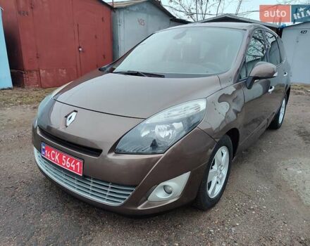 Коричневий Рено Гранд Сценік, об'ємом двигуна 1.5 л та пробігом 260 тис. км за 8450 $, фото 1 на Automoto.ua