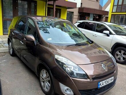 Рено Гранд Сценік 2011 у Києві на Automoto.ua Коричневий Рено Гранд Сценік, об'ємом двигуна 1.6 л та пробігом 229 тис. км за 7700 $, фото 1 на Automoto.ua