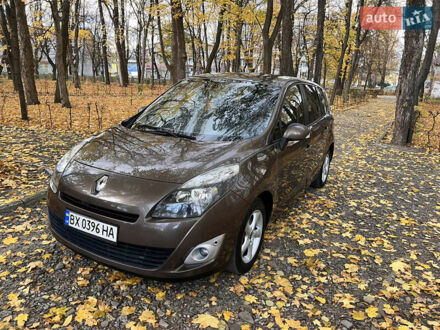 Рено Гранд Сценик 2011 в Черновцах на Automoto.ua Коричневый Рено Гранд Сценик, объемом двигателя 1.5 л и пробегом 325 тыс. км за 6700 $, фото 1 на Automoto.ua