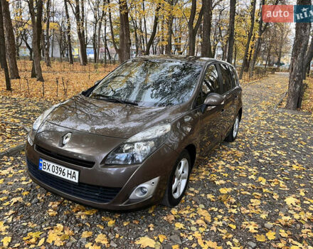 Рено Гранд Сценик 2011 в Черновцах на Automoto.ua Коричневый Рено Гранд Сценик, объемом двигателя 1.5 л и пробегом 325 тыс. км за 6700 $, фото 1 на Automoto.ua