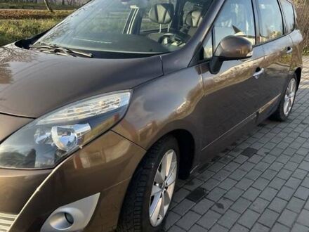 Коричневый Рено Гранд Сценик, объемом двигателя 2 л и пробегом 321 тыс. км за 8250 $, фото 1 на Automoto.ua