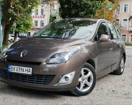 Коричневий Рено Гранд Сценік, об'ємом двигуна 1.5 л та пробігом 320 тис. км за 6999 $, фото 1 на Automoto.ua