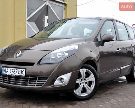 Коричневий Рено Гранд Сценік, об'ємом двигуна 2 л та пробігом 240 тис. км за 7400 $, фото 1 на Automoto.ua