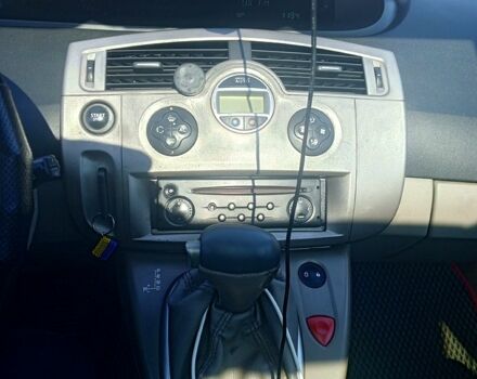 Червоний Рено Гранд Сценік, об'ємом двигуна 2 л та пробігом 400 тис. км за 4900 $, фото 4 на Automoto.ua