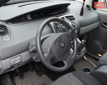 Червоний Рено Гранд Сценік, об'ємом двигуна 1.6 л та пробігом 350 тис. км за 3600 $, фото 6 на Automoto.ua