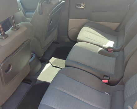 Красный Рено Гранд Сценик, объемом двигателя 1.6 л и пробегом 176 тыс. км за 5000 $, фото 16 на Automoto.ua