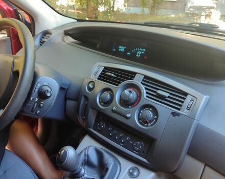 Красный Рено Гранд Сценик, объемом двигателя 1.6 л и пробегом 176 тыс. км за 5000 $, фото 14 на Automoto.ua