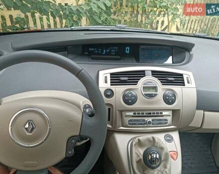 Красный Рено Гранд Сценик, объемом двигателя 2 л и пробегом 360 тыс. км за 5199 $, фото 12 на Automoto.ua