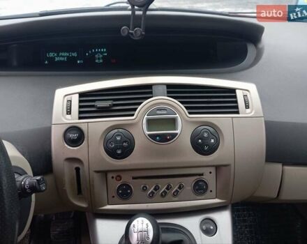 Красный Рено Гранд Сценик, объемом двигателя 1.5 л и пробегом 250 тыс. км за 5200 $, фото 15 на Automoto.ua