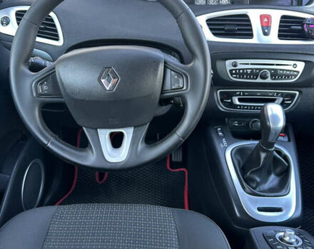 Красный Рено Гранд Сценик, объемом двигателя 2 л и пробегом 270 тыс. км за 7700 $, фото 4 на Automoto.ua