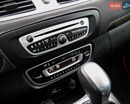 Красный Рено Гранд Сценик, объемом двигателя 2 л и пробегом 270 тыс. км за 7700 $, фото 10 на Automoto.ua