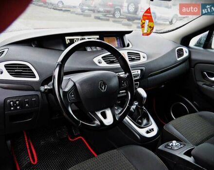 Красный Рено Гранд Сценик, объемом двигателя 2 л и пробегом 270 тыс. км за 7700 $, фото 6 на Automoto.ua