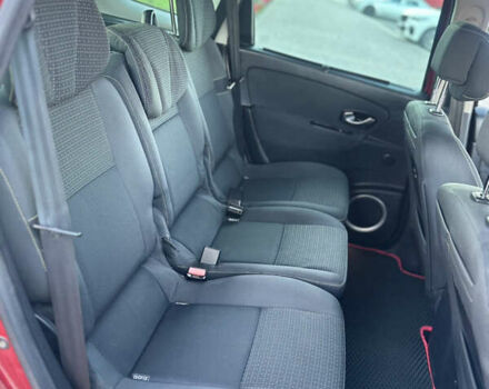 Красный Рено Гранд Сценик, объемом двигателя 2 л и пробегом 270 тыс. км за 7700 $, фото 2 на Automoto.ua