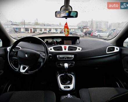 Красный Рено Гранд Сценик, объемом двигателя 2 л и пробегом 270 тыс. км за 7700 $, фото 16 на Automoto.ua