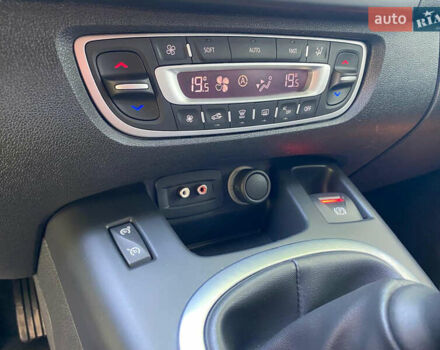 Червоний Рено Гранд Сценік, об'ємом двигуна 1.4 л та пробігом 247 тис. км за 6450 $, фото 43 на Automoto.ua