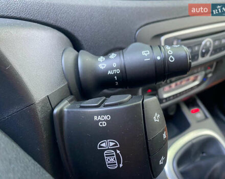 Червоний Рено Гранд Сценік, об'ємом двигуна 1.4 л та пробігом 247 тис. км за 6450 $, фото 62 на Automoto.ua