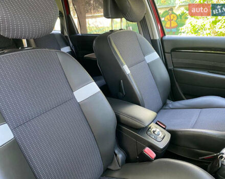 Червоний Рено Гранд Сценік, об'ємом двигуна 1.4 л та пробігом 247 тис. км за 6450 $, фото 56 на Automoto.ua