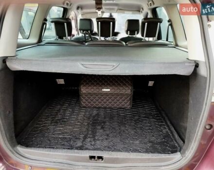 Красный Рено Гранд Сценик, объемом двигателя 1.6 л и пробегом 249 тыс. км за 8500 $, фото 25 на Automoto.ua