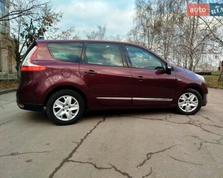 Красный Рено Гранд Сценик, объемом двигателя 1.6 л и пробегом 249 тыс. км за 8500 $, фото 6 на Automoto.ua