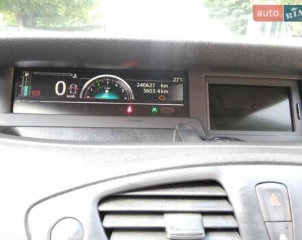 Красный Рено Гранд Сценик, объемом двигателя 1.5 л и пробегом 235 тыс. км за 8300 $, фото 13 на Automoto.ua