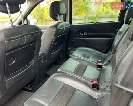 Красный Рено Гранд Сценик, объемом двигателя 2 л и пробегом 227 тыс. км за 10200 $, фото 6 на Automoto.ua